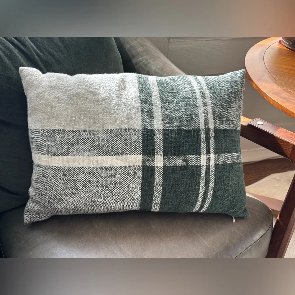 Hearth and Hand Green Plaid Decorative Throw Pillow 14x20 Rectangular Lumbar - Picture 8 of 10